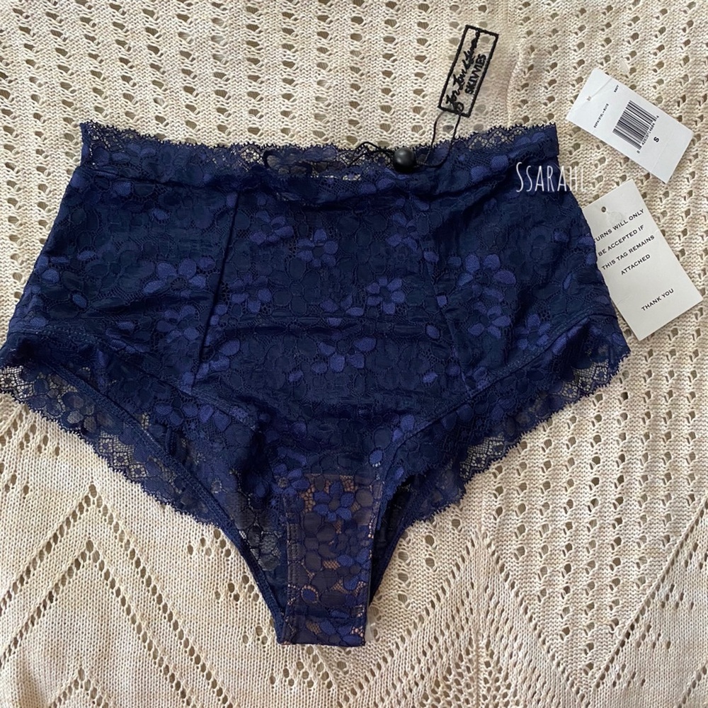 For Love and Lemons Mia Set - Picture 7 of 16
